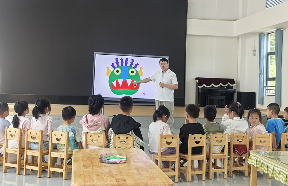 《基于绘本的幼儿园数学活动设计与实施实践研究》课题组举行示范课交流活动(图1) 《基于绘本的幼儿园数学活动设计与实施实践研究》课题组举行示范课交流活动(图1)