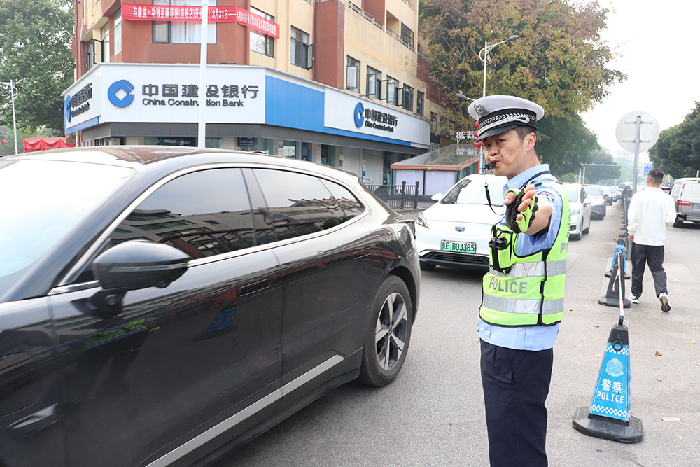 兴义黄草街道：多措并举筑牢校园及周边安全防线(图2)