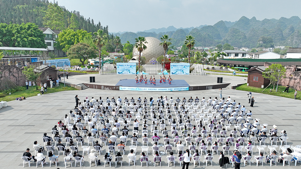 黔西南州、兴义市2026年“万峰林润书香・绿书签护成长”全民阅读周暨“绿书签”系列宣传活动启动仪式举行(图1)