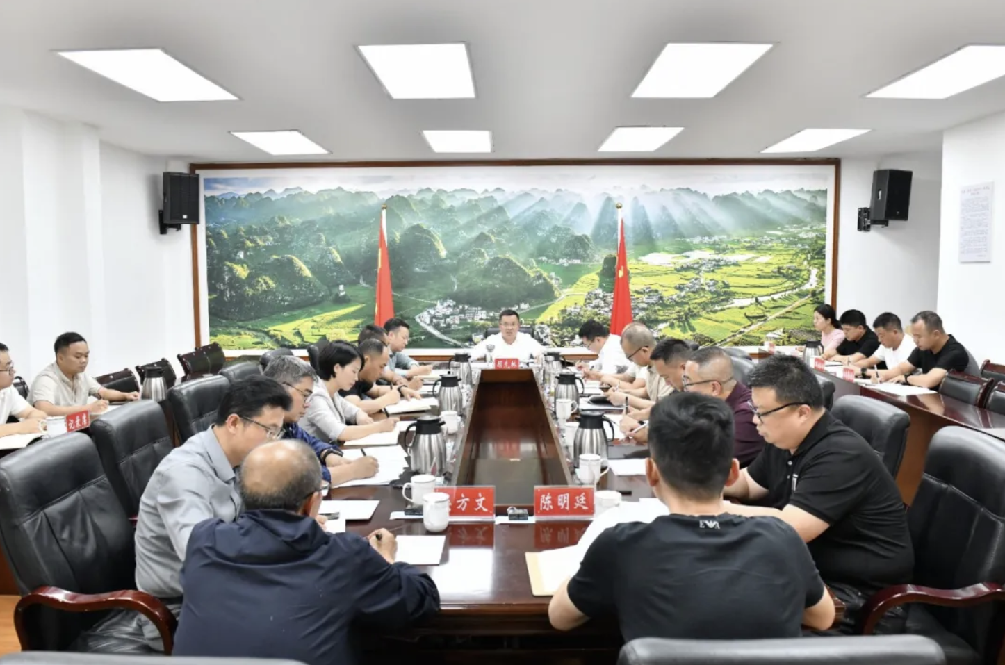兴义市召开专题会议 研究推进安全生产、经济运行等工作(图2) 兴义市召开专题会议 研究推进安全生产、经济运行等工作(图2)