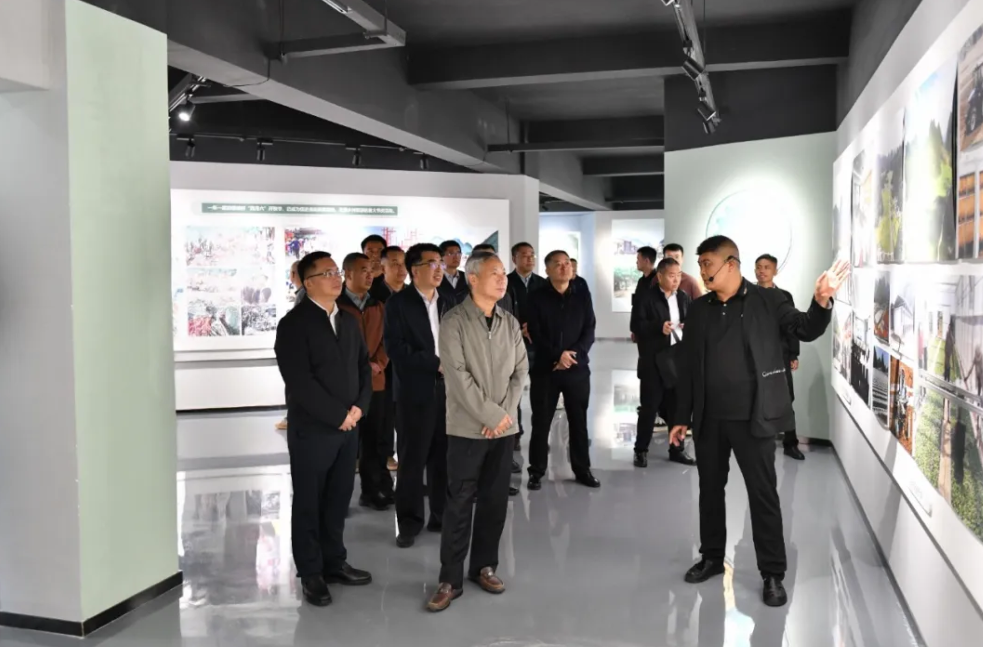 市委常委会开展学习教育典型案例解剖式调研并举行市委理论学习中心组集中研讨会(图2)