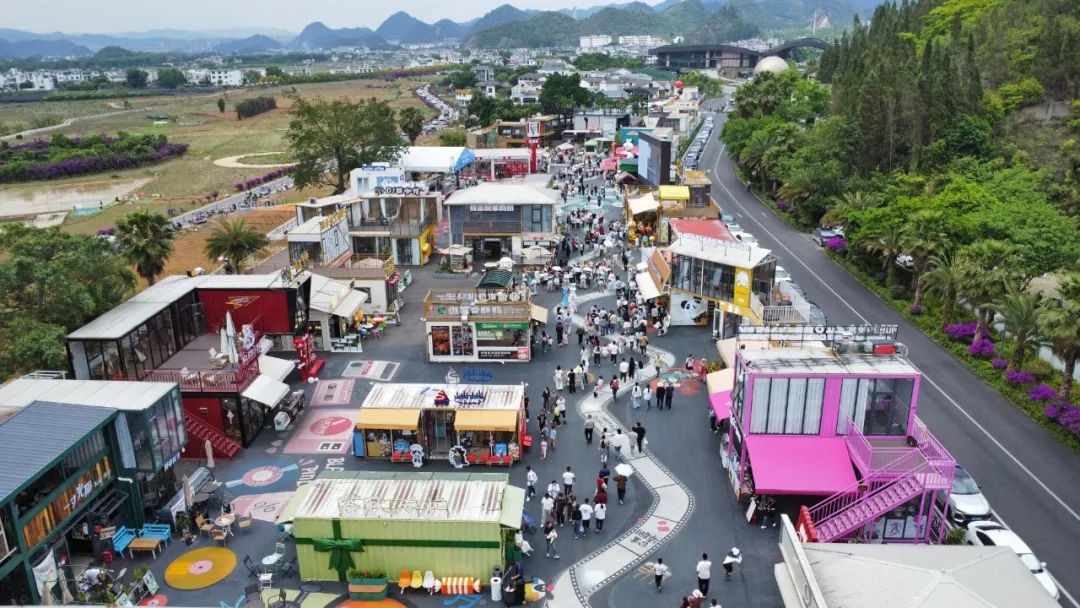 “五一”假期首日 兴义万峰林景区迎来客流高峰(图6)