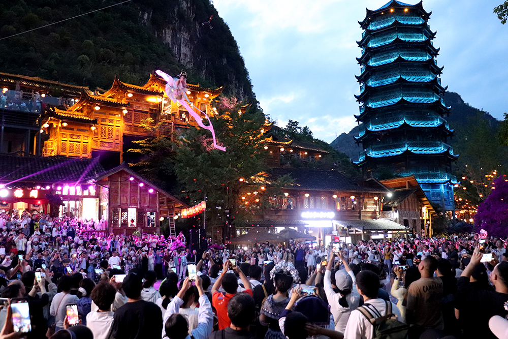 兴义峰林布依景区：“文化+旅游”引爆假日经济 五一首日接待游客超1.5万人次(图3)