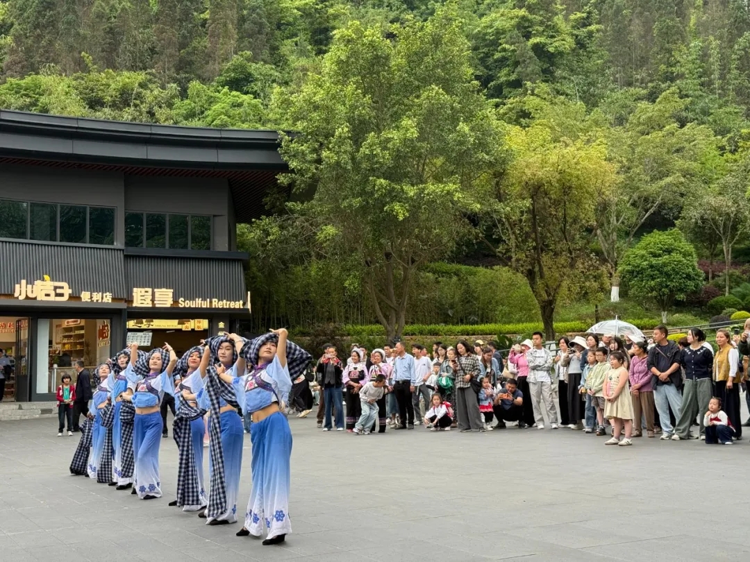 马岭河峡谷迎客流高峰 沉浸式体验点亮“五一”假日(图1)