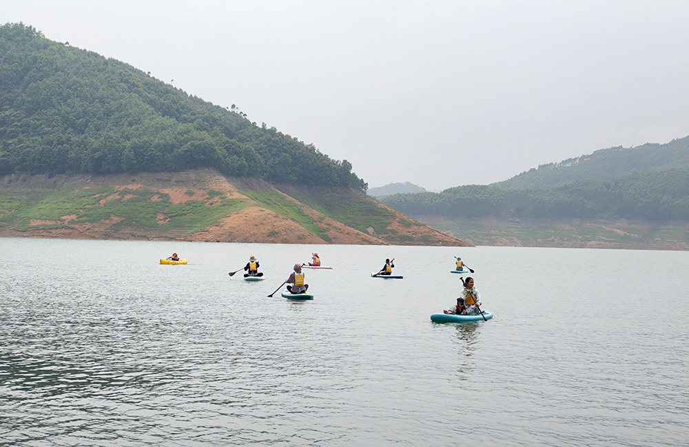 山水游乐两相宜 万峰湖润龙湾水上项目受欢迎(图3)