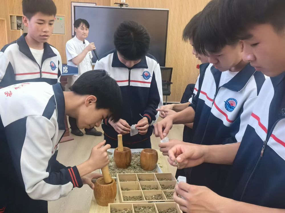 医校联动 中医药护航中考学子身心健康(图2)