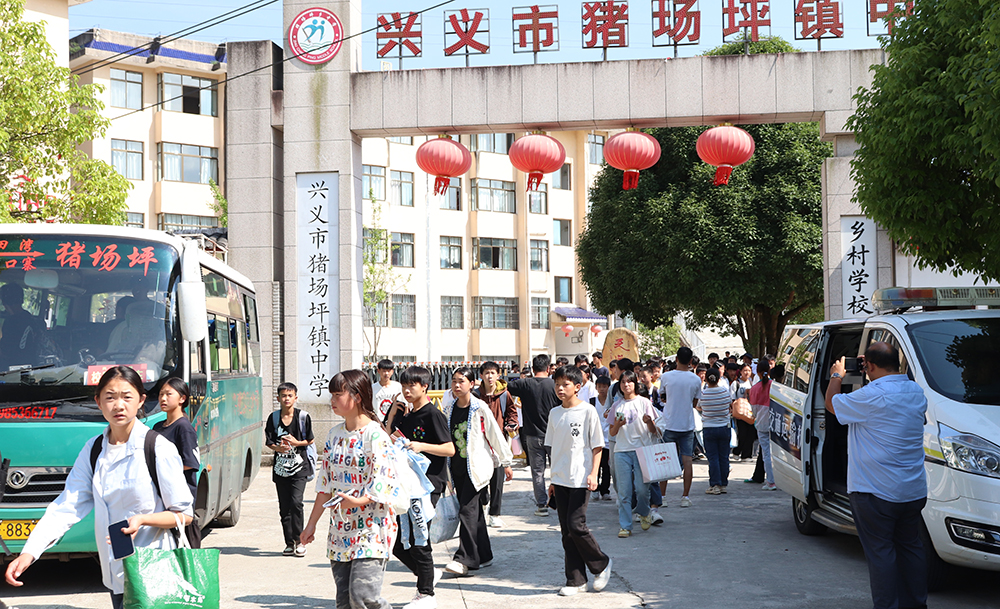 IMG_20260607_115305 兴义:开通校园直通车 暖心守护乡村学子求学路(图2)