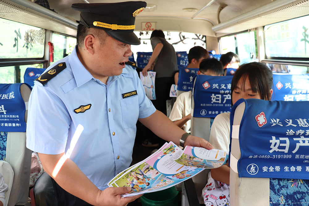 兴义：开通校园直通车 暖心守护乡村学子求学路(图5)