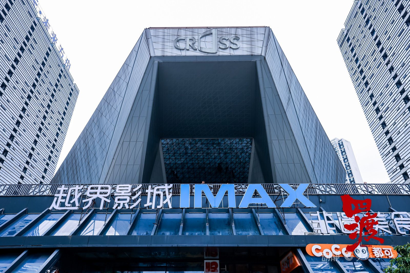 电影《四渡》全国首映礼在贵阳举行,主创团队及周深亮相越界影城(图1) 电影《四渡》全国首映礼在贵阳举行,主创团队及周深亮相越界影城(图1)