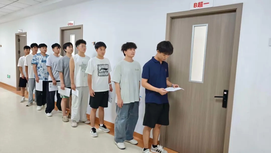 吹响强军集结号 青春逐梦赴军营——兴义市2026年下半年征兵体检全面启动(图2)