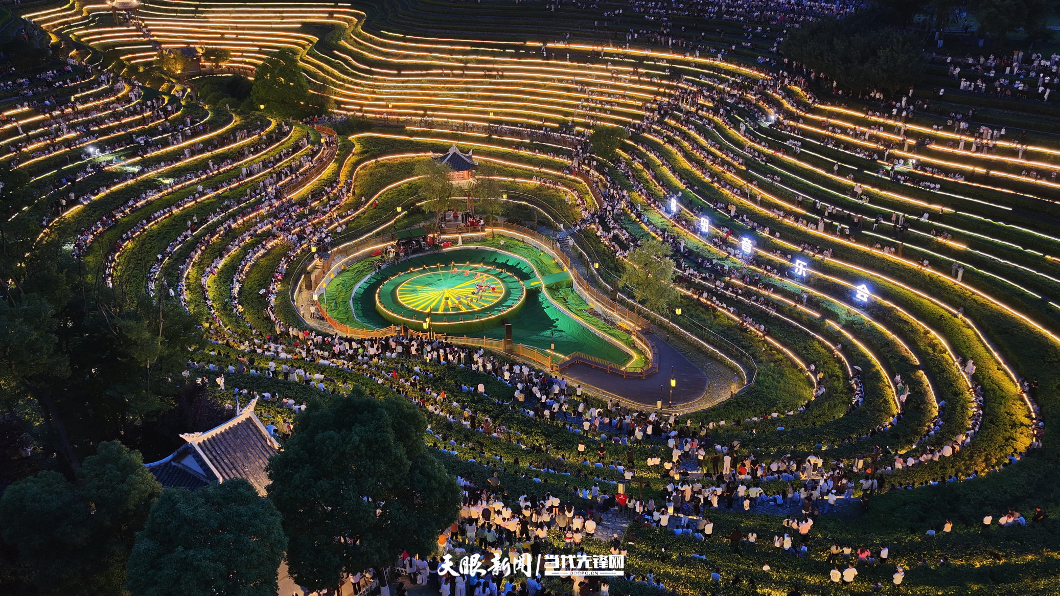 17860035825925.png 2026年8月1日贵州大方奢香古镇梯田音乐会 彭佑林摄 (1).png