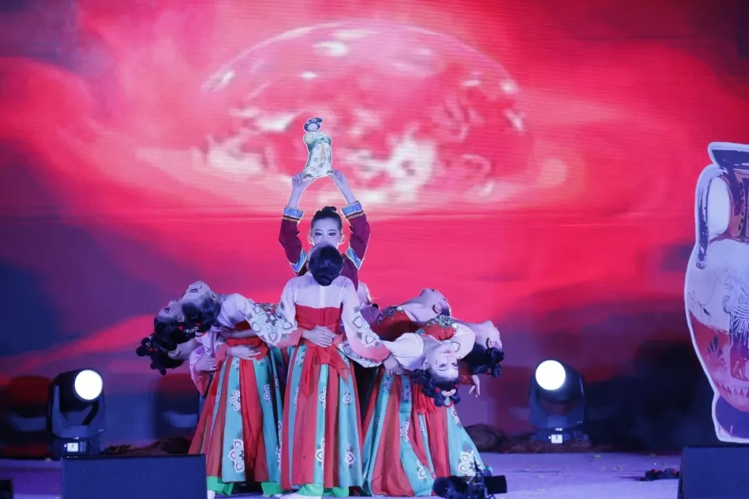 贵州“村舞”兴义专场精彩上演 百姓大舞台丰富群众夜间文化生活(图4)