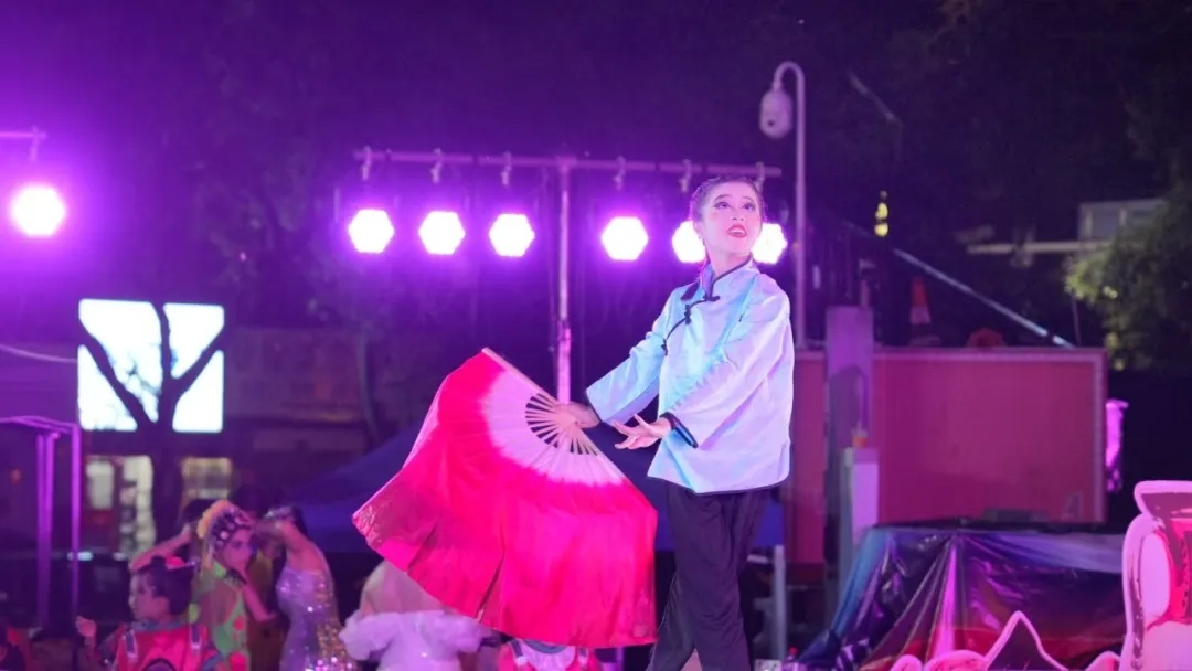 贵州“村舞”兴义专场精彩上演 百姓大舞台丰富群众夜间文化生活(图5)