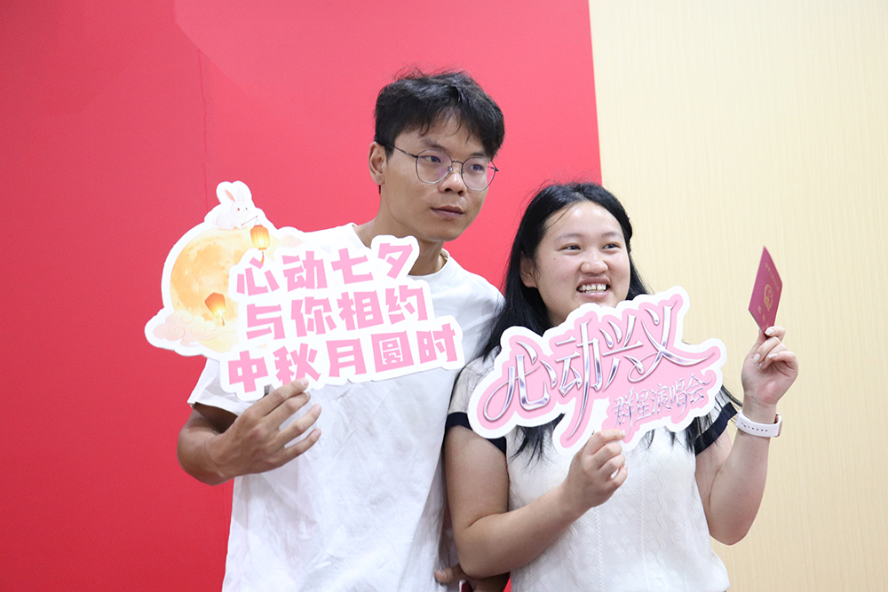 兴义多对新人七夕浪漫领证 开启人生幸福新篇章(图4)