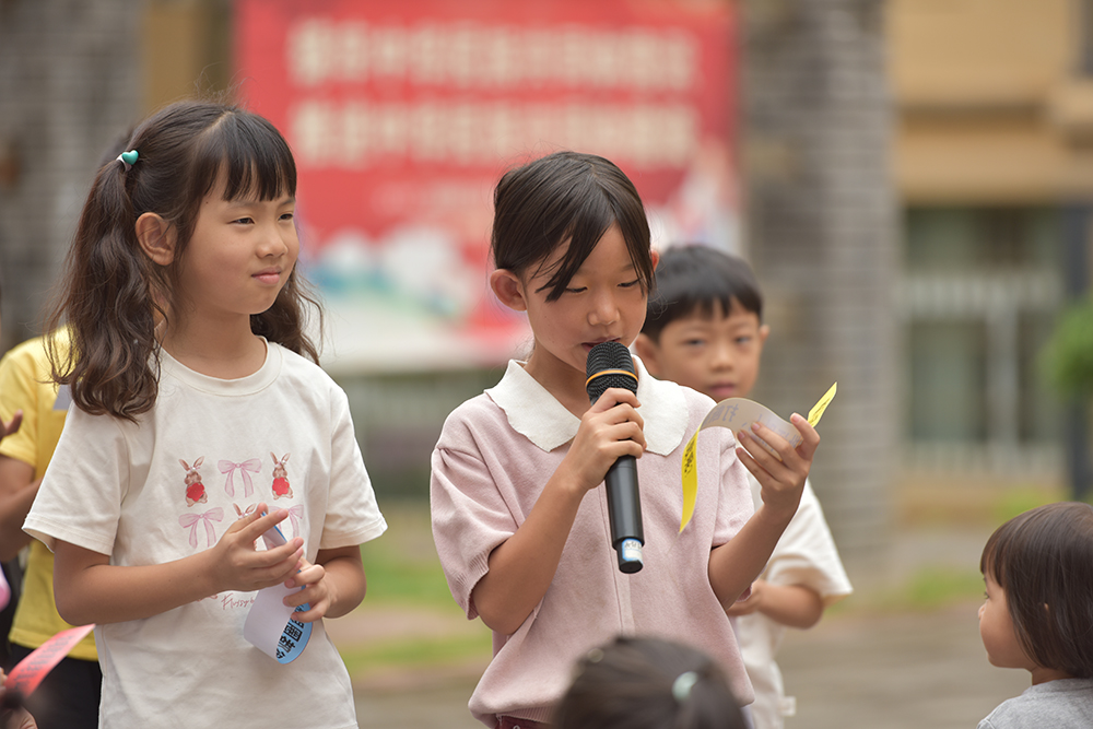 兴义：书香接力进社区 亲子共读润童心(图7)