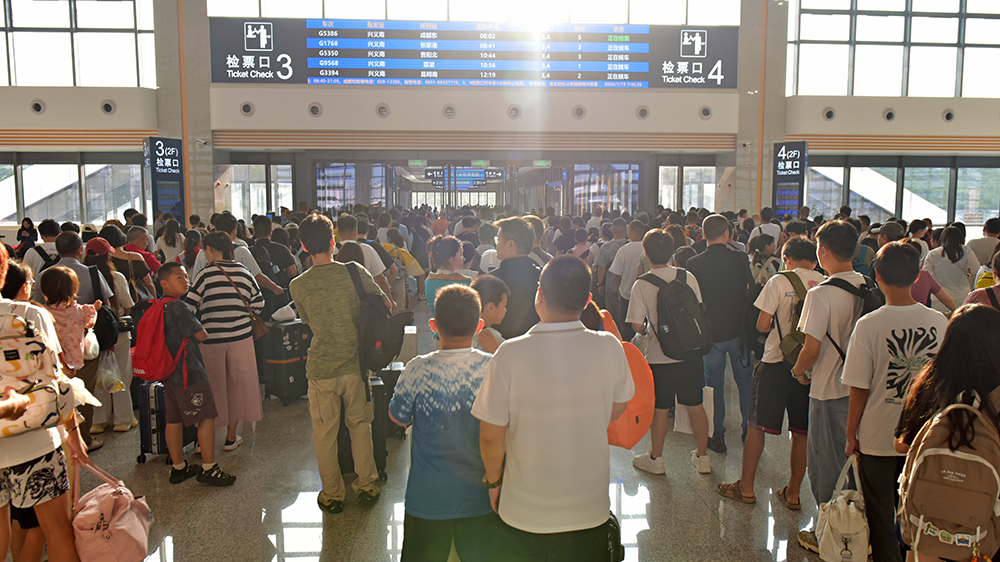 兴义：多元业态赋能文旅升级 沉浸式体验留住八方游客(图1)