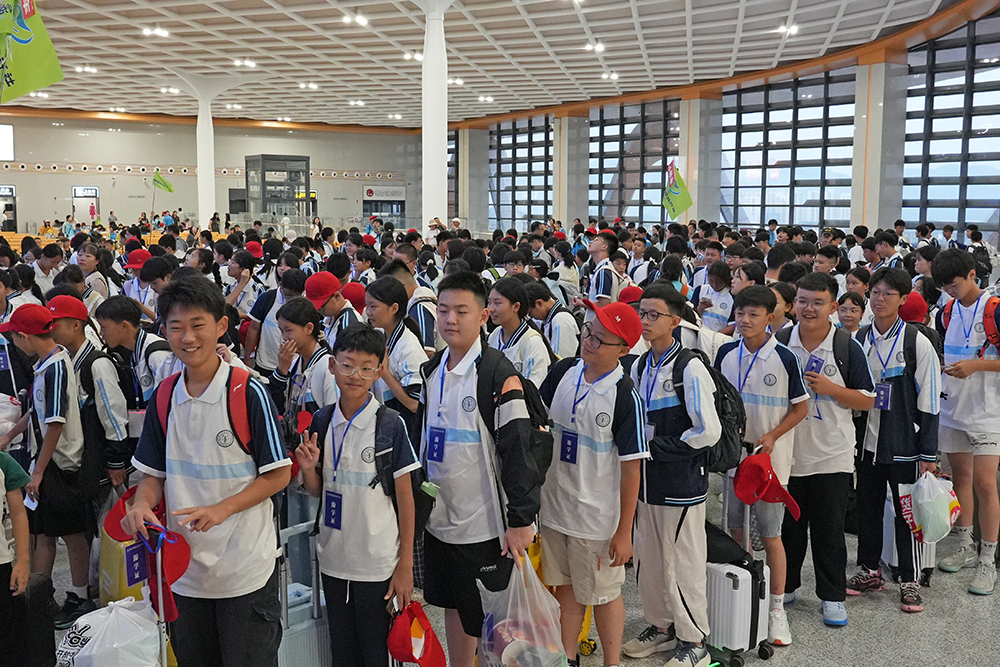 兴义南站暑运到发旅客超120万人次 单日发送量五次破纪录(图4)