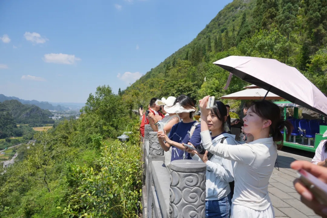 “贵州山居·心归梦栖”网络传播分享会在兴义万峰林举行(图6)