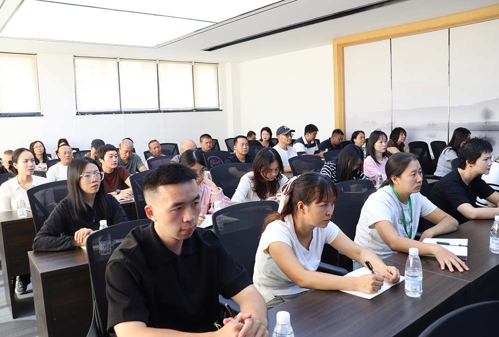兴义市启动“育见未来”家庭教育系列公益讲座 护航青少年健康成长(图3)