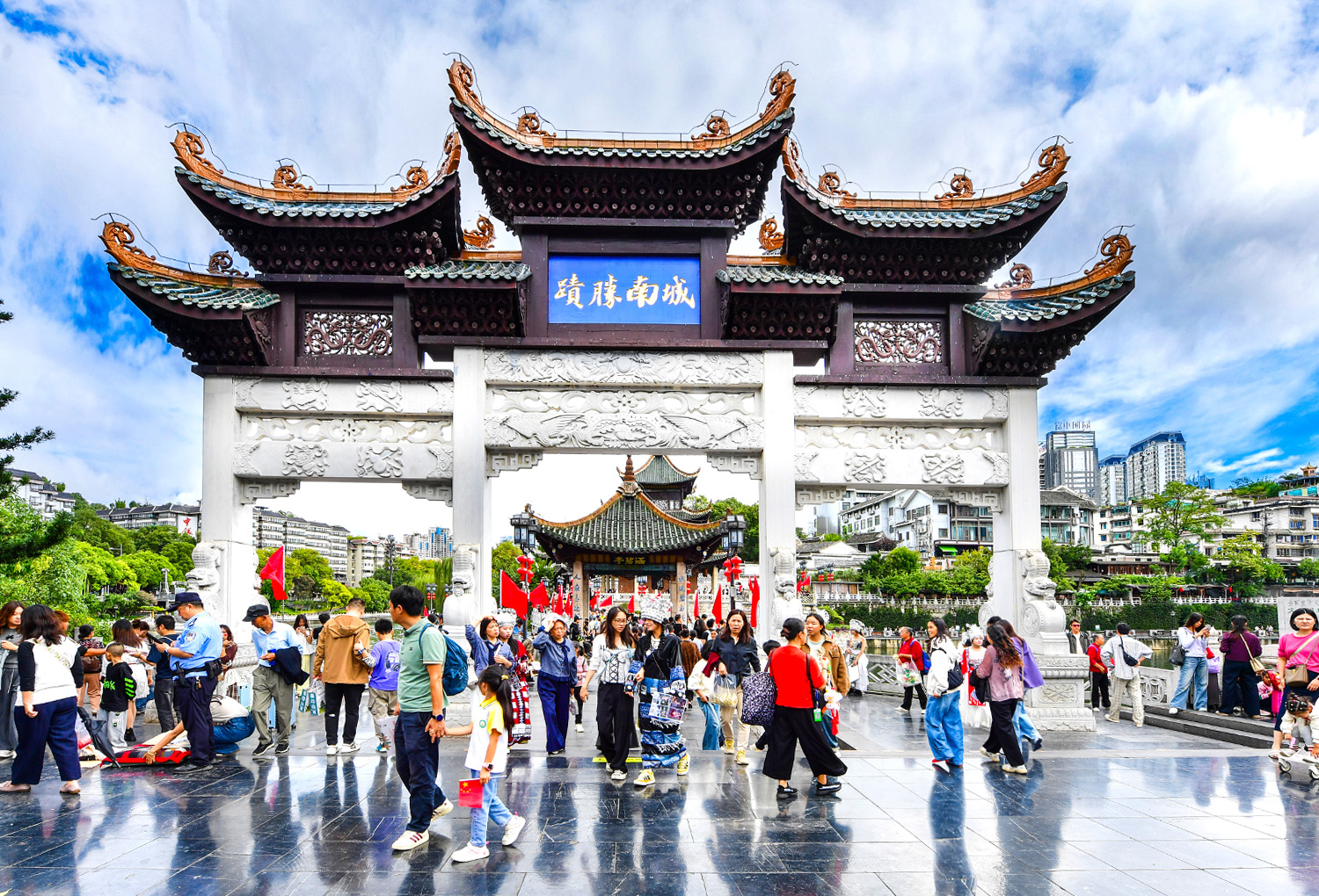 秋染黔山别样红(图7) 贵阳市甲秀楼 .jpg