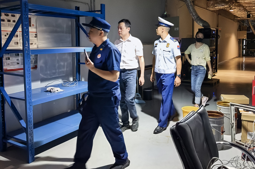 安全“不打烊” 观影有保障——兴义市开展中秋、国庆节前影院安全联合检查(图3)