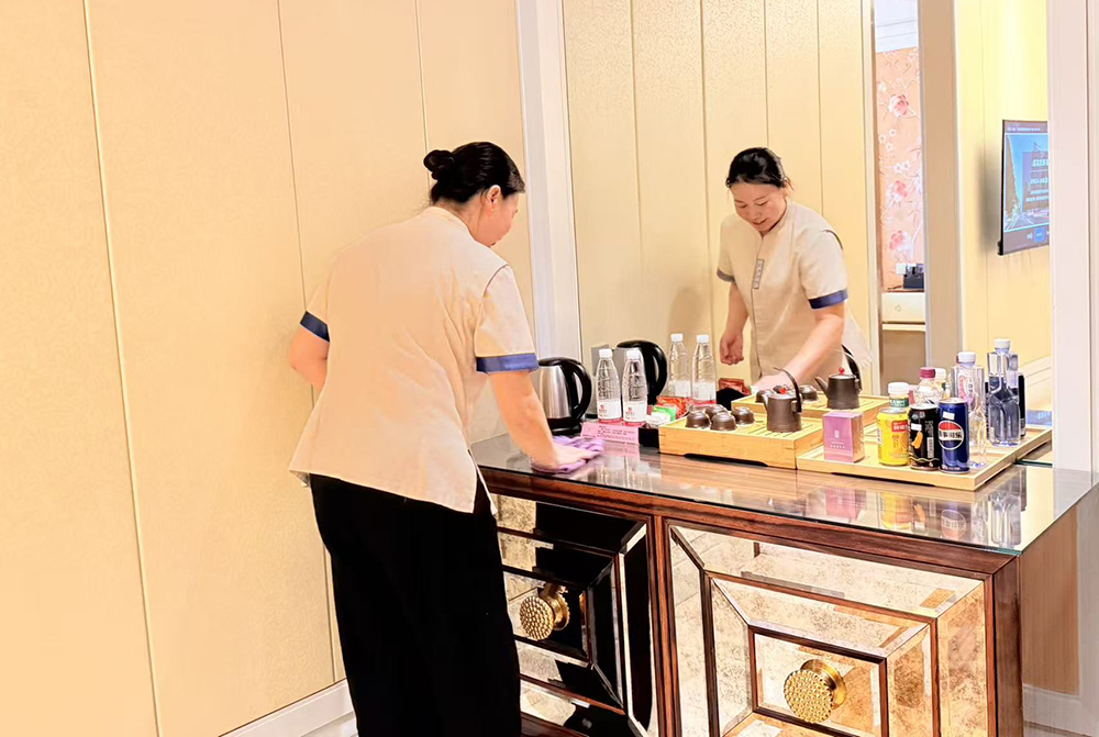 国庆长假首日兴义酒店接待量上涨 各酒店有序做好假日接待工作(图2)