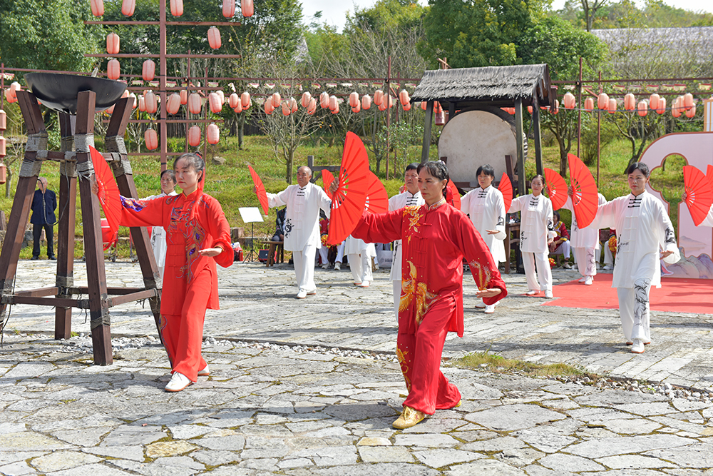 贵州兴义神木营景区：特色活动贺国庆 古风雅韵醉游人(图2)