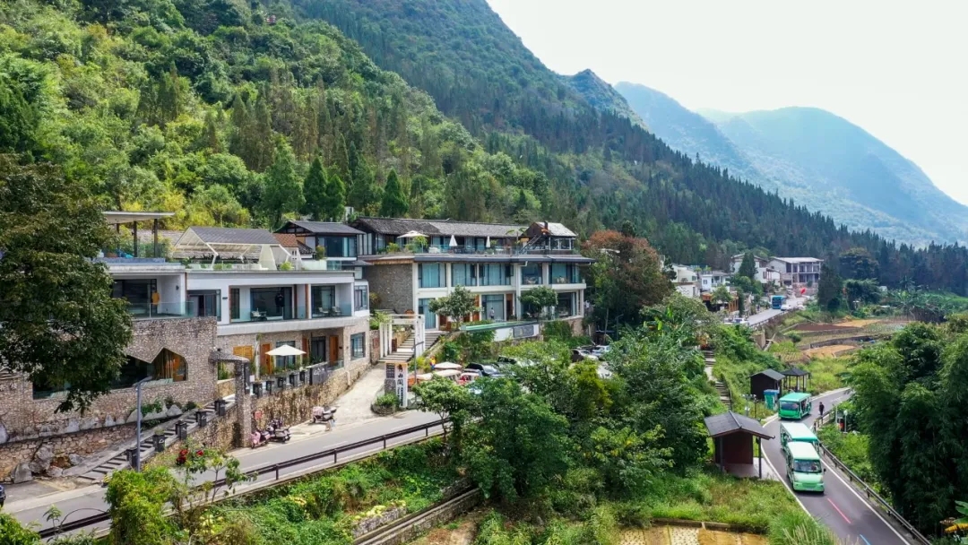 20261003_165538_001 国庆假期 贵州兴义万峰林旅游持续升温(图2)